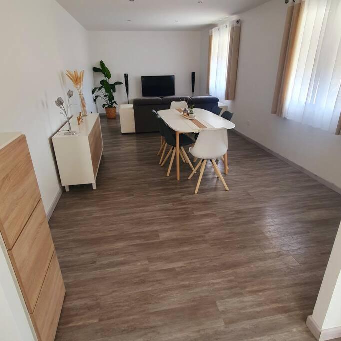 Joli Haut De Villa 3 Chambres Climatise Avec Jacuzzi Marignane Esterno foto