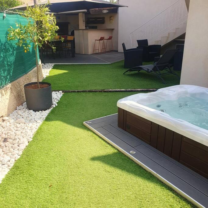 Joli Haut De Villa 3 Chambres Climatise Avec Jacuzzi Marignane Esterno foto