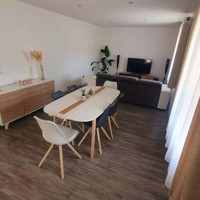 Joli Haut De Villa 3 Chambres Climatise Avec Jacuzzi Marignane Esterno foto