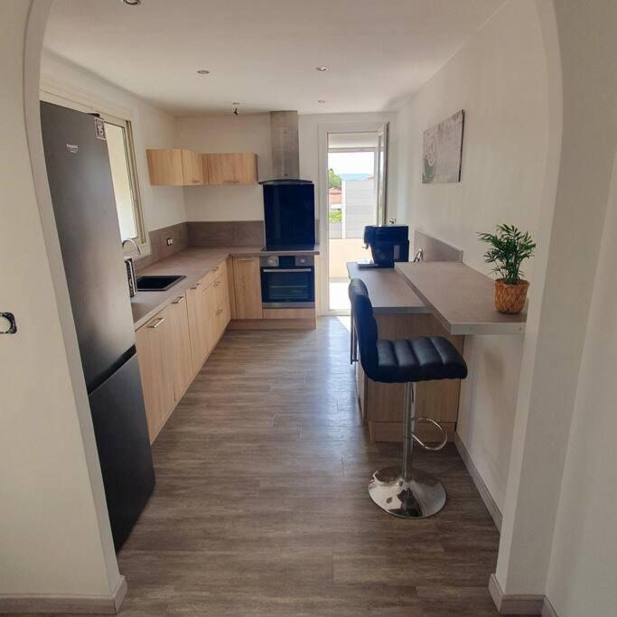 Joli Haut De Villa 3 Chambres Climatise Avec Jacuzzi Marignane Esterno foto